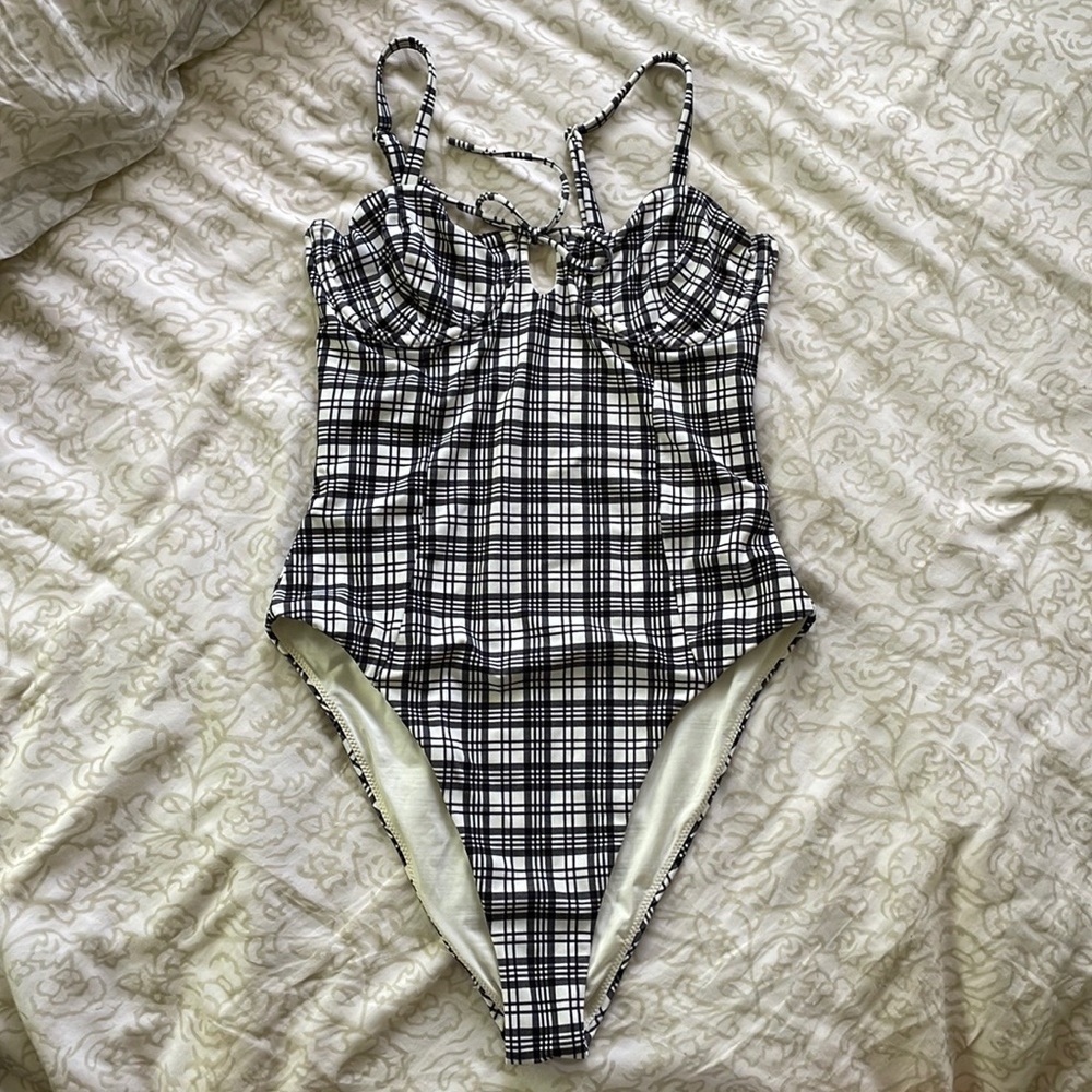 Raen glasses & RVCA suit